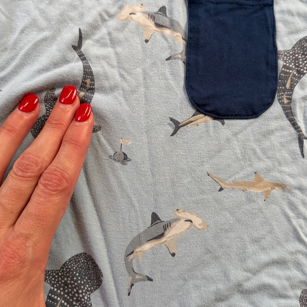 Kyte Pocket Tee size 4T 🦈 - Picture 2 of 5